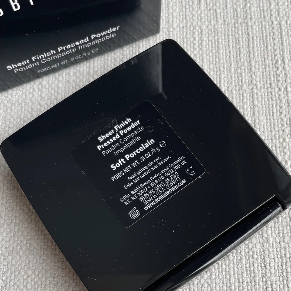 Bobbi Brown Sheer Finish Powder - soft porcelain